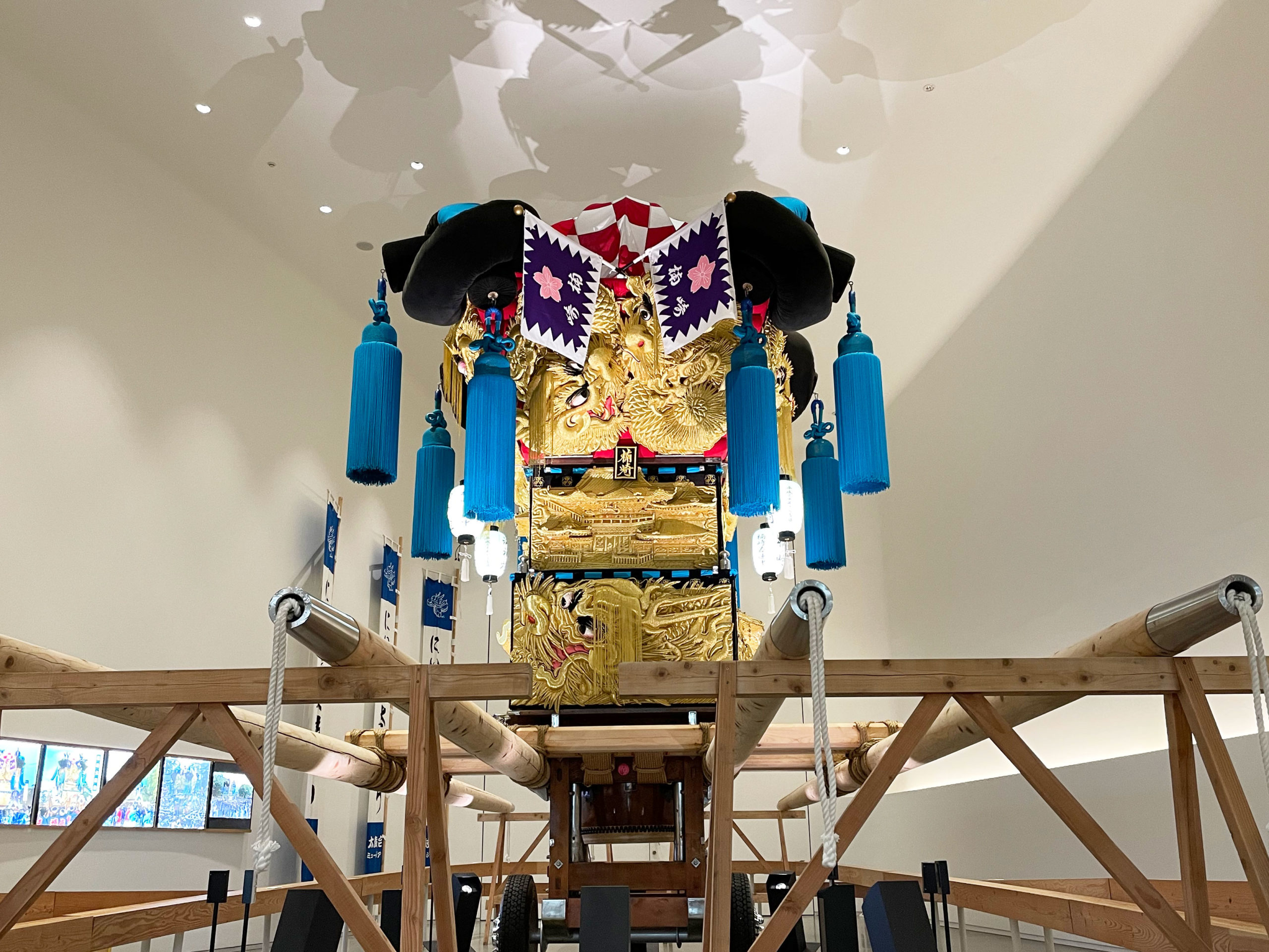 新居浜太鼓台 新居浜市立図書館 向かい合っ